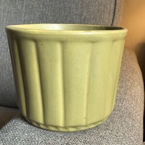 Mid Century McCoy pottery planter Floraline 490 Matte Avocado  green